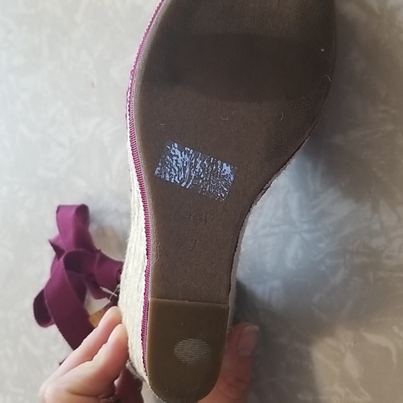 Platform wedge shoes. Tie around ankle - Picture 4 of 4